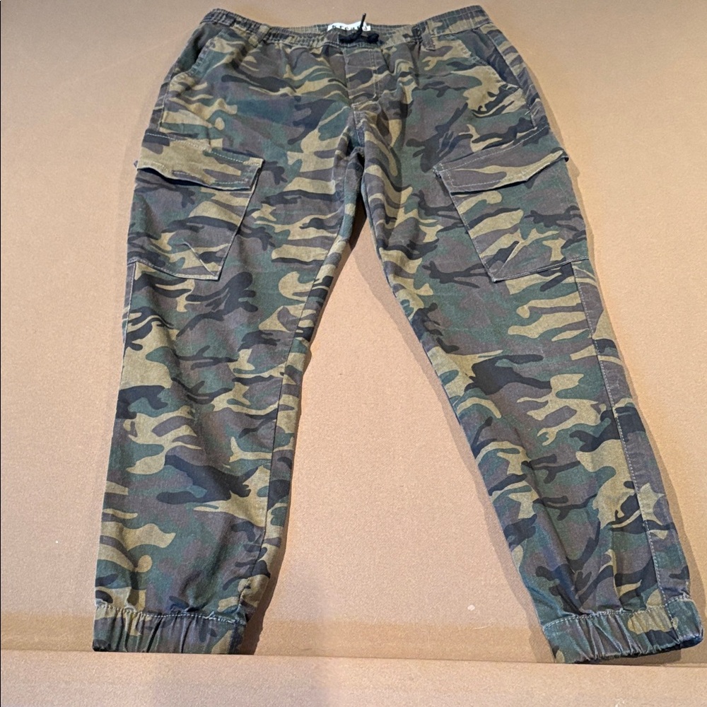 Woman’s Camouflage Cargo Jogger Pants - Green Camo
